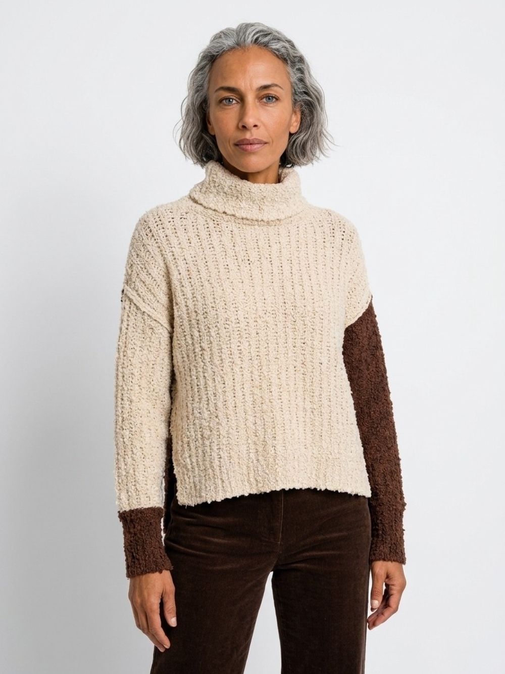 Textured Long Sleeve Turtleneck Colorblock Sweater in Cream & Brown Misses Med
